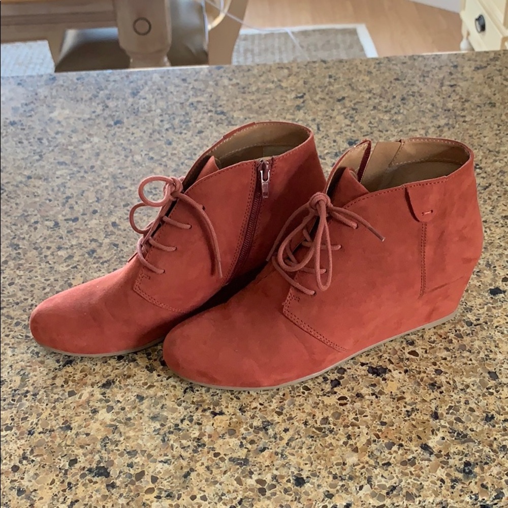 Dolce Vita 8 Wedge Lace Up Booties